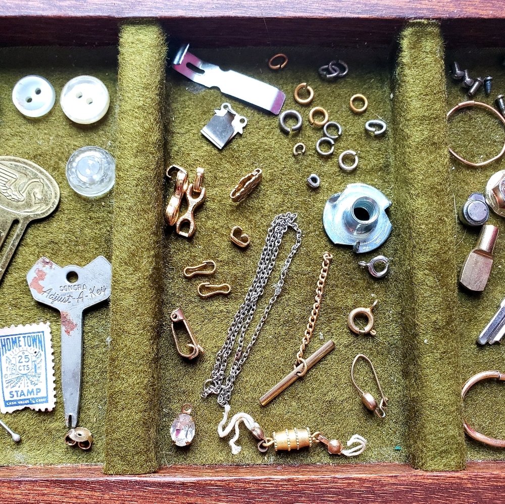 Vintage wooden jewlery box w| contents•Watches• - Picture 4 of 16